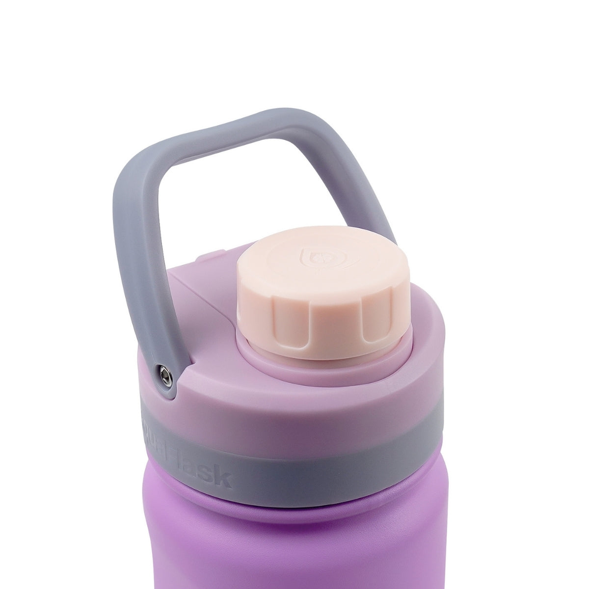 Botella de agua de acero inoxidable con aislamiento de la colección Colorwave de AquaFlask en color Sweet Bean con acabado degradado suave, tapa de rosca con asa de transporte y base de silicona, fotografiada sobre fondo blanco