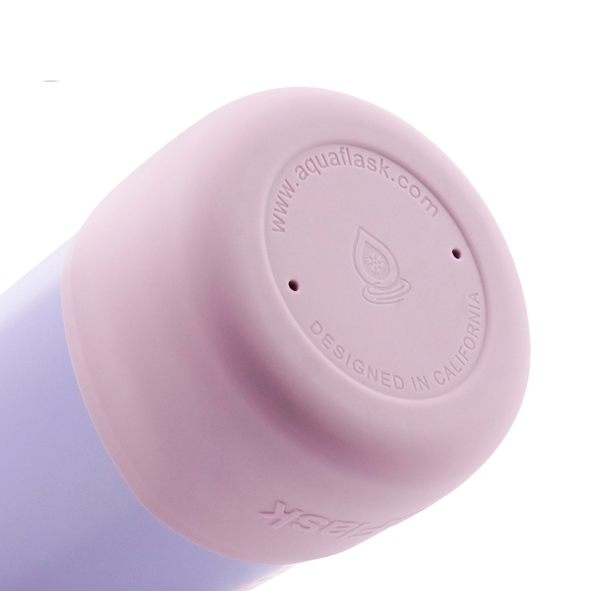 Botella de agua de acero inoxidable con aislamiento de la colección Colorwave de AquaFlask en color Blue Lavender, con acabado degradado suave, tapa de rosca con asa de transporte y base de silicona, fotografiada sobre fondo blanco