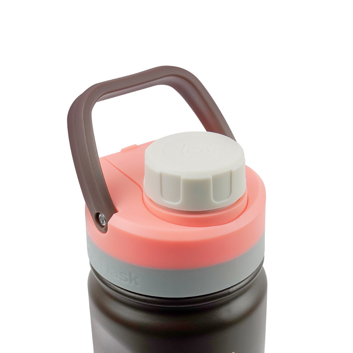 Botella de agua de acero inoxidable con aislamiento de la colección Colorwave de AquaFlask en color Butter Truffle, con acabado degradado suave, tapa de rosca con asa de transporte y base de silicona, fotografiada sobre fondo blanco