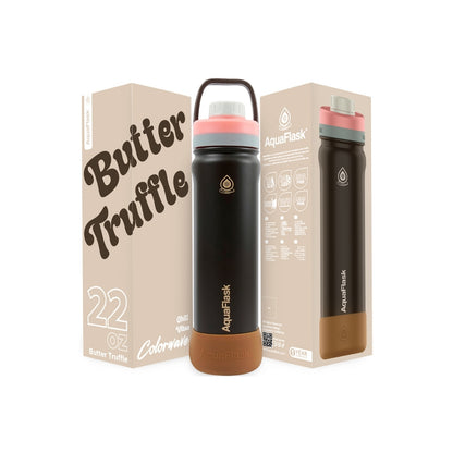 Botella de agua de acero inoxidable con aislamiento de la colección Colorwave de AquaFlask en color Butter Truffle, con acabado degradado suave, tapa de rosca con asa de transporte y base de silicona, fotografiada sobre fondo blanco