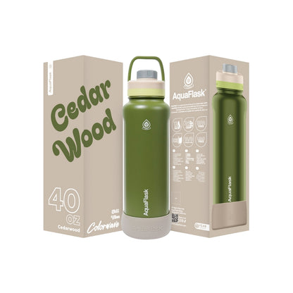 Botella de agua de acero inoxidable con aislamiento de la colección Colorwave de AquaFlask en color Cedar Wood, con acabado degradado suave, tapa de rosca con asa de transporte y base de silicona, fotografiada sobre fondo blanco