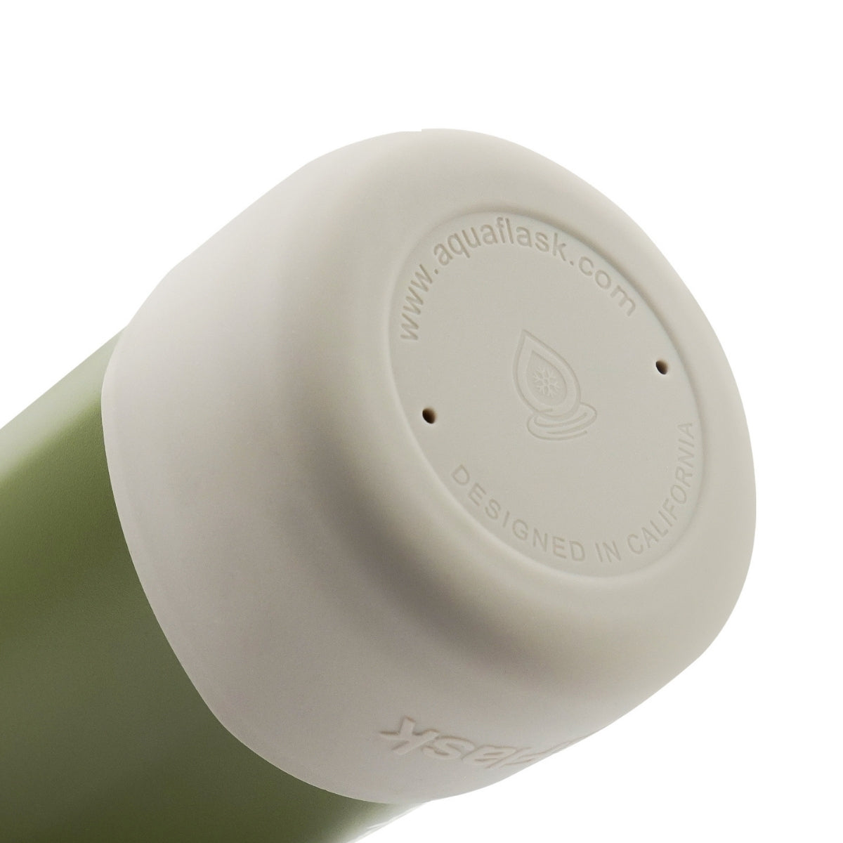 Botella de agua de acero inoxidable con aislamiento de la colección Colorwave de AquaFlask en color Cedar Wood, con acabado degradado suave, tapa de rosca con asa de transporte y base de silicona, fotografiada sobre fondo blanco