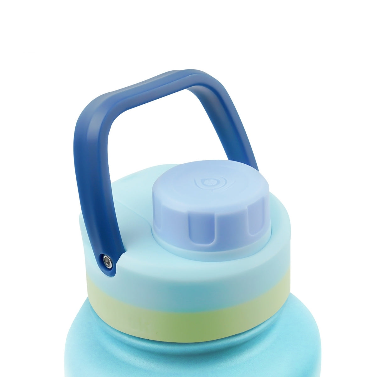 Botella de agua de acero inoxidable con aislamiento de la colección Colorwave de AquaFlask en color Club Azure, con acabado degradado suave, tapa de rosca con asa de transporte y base de silicona, fotografiada sobre fondo blanco