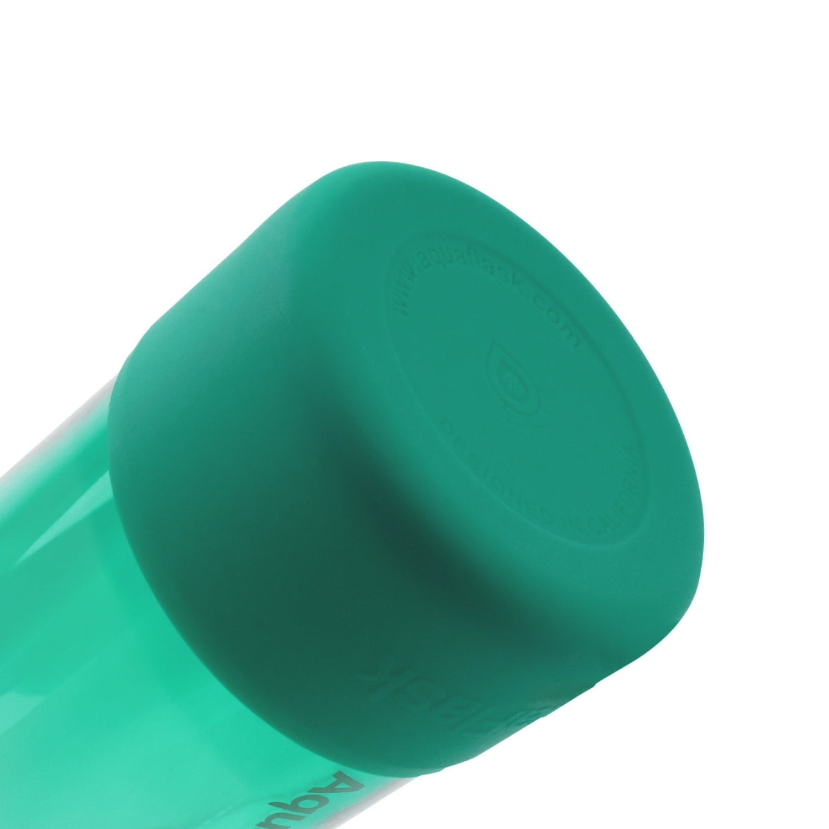 Botella de agua translúcida de la colección Terra de AquaFlask en color Cobbler Coves, con acabado liso y brillante, tapa abatible con clip de transporte y base de silicona, fotografiada sobre fondo blanco