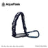 Accesorio de asa de paracord Aquaflask presentado sobre un fondo blanco con el logotipo de Aquaflask. El accesorio está fabricado con paracord firmemente tejido que forma un asa corta. Incluye una hebilla plástica de liberación lateral, un lazo ajustable que se coloca alrededor del cuello de la botella y un mosquetón metálico negro para su sujeción. El producto está etiquetado como compatible con botellas Aquaflask de 14 oz, 18 oz, 22 oz, 32 oz, 40 oz y 64 oz.