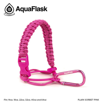 Accesorio de asa de paracord Aquaflask presentado sobre un fondo blanco con el logotipo de Aquaflask. El accesorio está fabricado con paracord firmemente tejido que forma un asa corta. Incluye una hebilla plástica de liberación lateral, un lazo ajustable que se coloca alrededor del cuello de la botella y un mosquetón metálico negro para su sujeción. El producto está etiquetado como compatible con botellas Aquaflask de 14 oz, 18 oz, 22 oz, 32 oz, 40 oz y 64 oz.