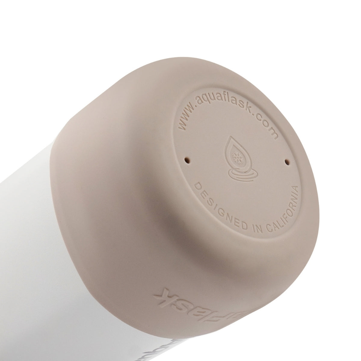 Botella de agua de acero inoxidable con aislamiento de la colección Colorwave de AquaFlask en color  Spiced Vanilla con acabado degradado suave, tapa de rosca con asa de transporte y base de silicona, fotografiada sobre fondo blanco