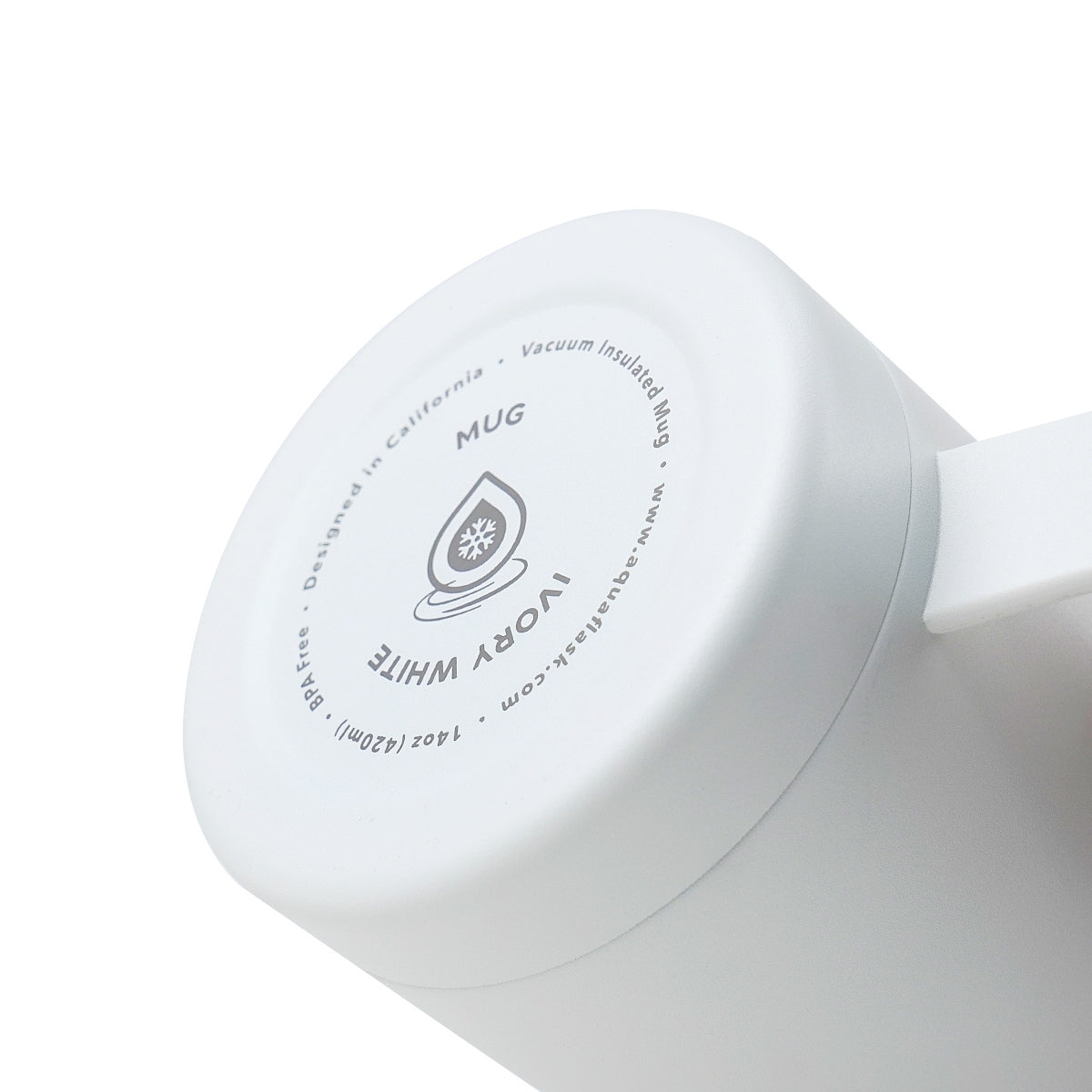 Taza térmica AquaFlask en color Ivory White con acabado blanco mate suave, borde de acero inoxidable, asa ergonómica y tapa antiderrames, fotografiada sobre fondo blanco